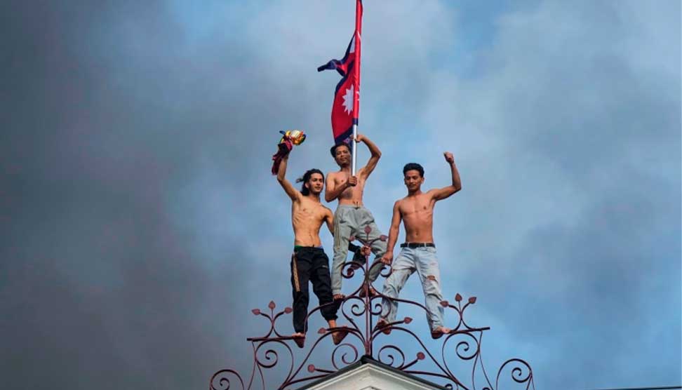 Read more about the article යෞවනයන්ගේ විරෝධයෙන් දැවුනු නේපාලය..